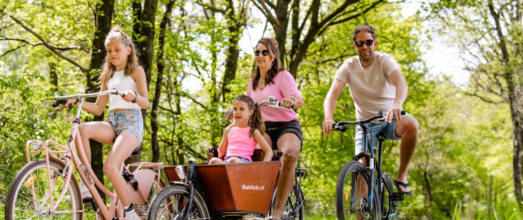 omgeving- gezin op de fiets (4).jpg