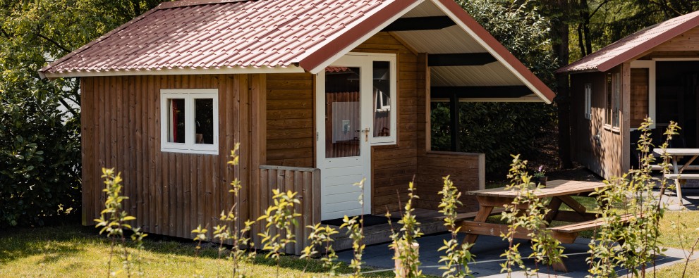 kampeerhut- buitenkant.jpg