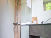 Privé sanitair douche en wastafel verkl.jpg