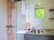 Privé sanitair wastafel en douche verkl.jpg