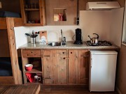 Luxe kampeerhut- keuken.jpg