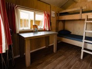 Kampeerhut- eetafel met welkomstpakket.jpg