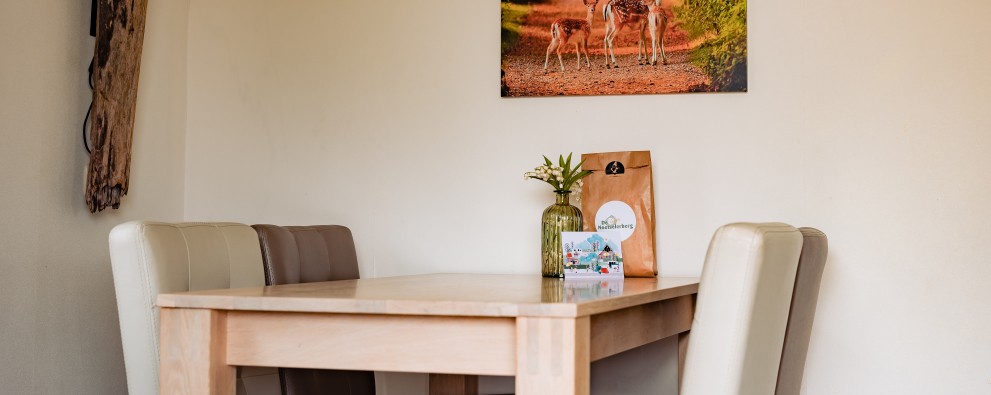 Lodge 4 pers - eettafel.jpg