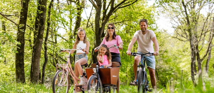 Omgeving- gezin op de fiets (3).jpg