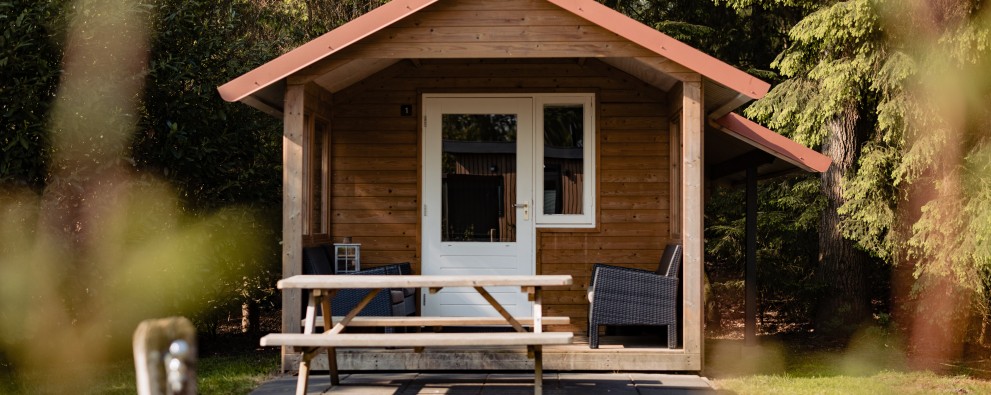 Luxe kampeerhut - voorkant.jpg