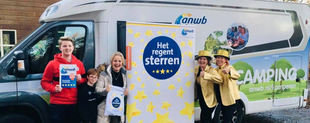ANWB 5 sterren camper met Martine Guido Floris.jpg
