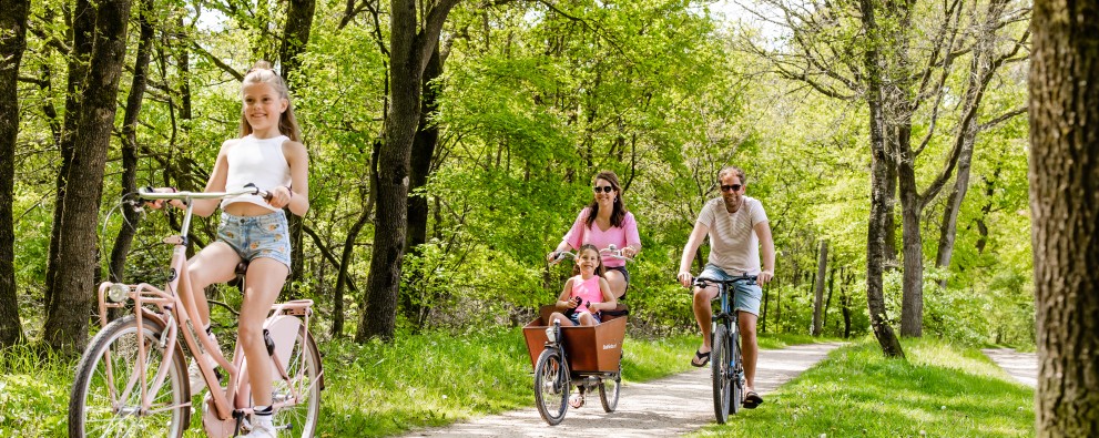 omgeving- gezin op de fiets (5).jpg