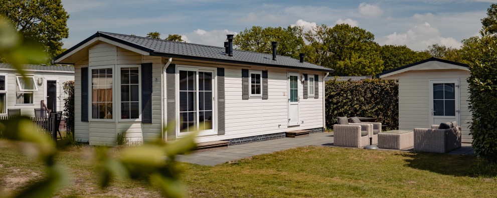 Chalet 4 pers -zij en vooraanzicht.jpg