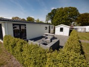 Dalkruid- vooraanzicht met terras.jpg