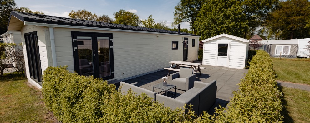 Dalkruid- vooraanzicht met terras.jpg